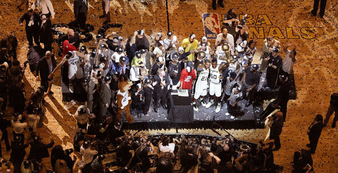 NBA编年史(2002-03):姚明来了! <a href=/lanqiumf/spurs/ target=_blank class=infotextkey>马刺</a>复仇<a href=/lanqiumf/lakers/ target=_blank class=infotextkey>湖人</a>